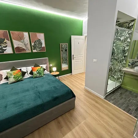 Vomero And Deluxe 4* Napoli