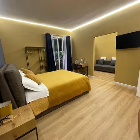 Vomero And Deluxe 4* Napoli