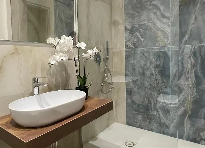 فندق مبيت وإفطار Vomero And Deluxe 4*